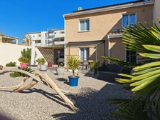 Maison R+1, 3 chambres, garage et jardin piscinable – Béziers 