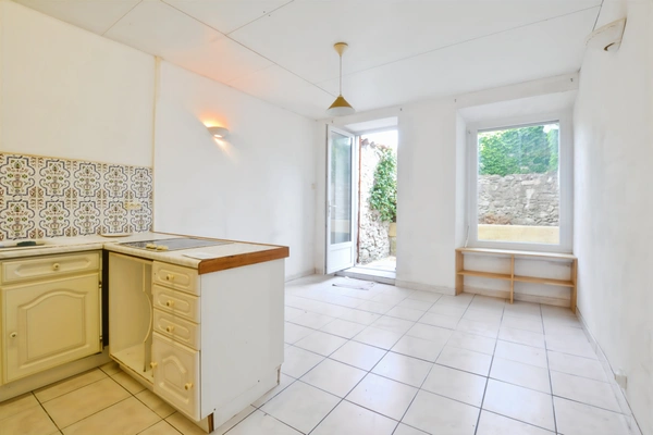 Saint-Chinian – Maison de village de 95 m², 4 chambres et cour sans vis-à-vis