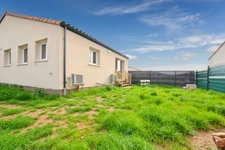 5-room house – 93 m² – Single-story – Quiet neighborhood – 350 m² garden – Parking