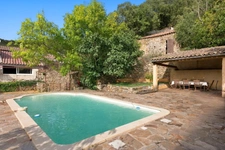 Ferrières-Poussarou – Two accommodations, a swimming pool and an impressive view of nature