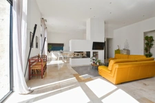 CAPESTANG – A PROPERTY WITH CHARACTER, INDEPENDENT ACCOMMODATION, COMMERCIAL SPACES AND DEVELOPMENT POTENTIAL
