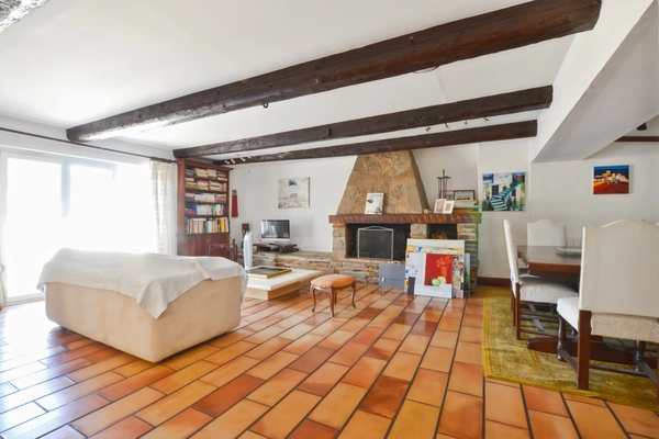 Maison de caractère 186 m² – 5 chambres dont 4 suites parentales – Terrasse – Causses-et-Veyran