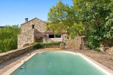 Ferrières-Poussarou – Two accommodations, a swimming pool and an impressive view of nature