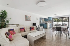 83430 SAINT MANDRIER SUR MER - 2 MAISONS + 1 STUDIO - 7 CHAMBRES - JARDIN - CLIMATISATION - VUE MER - PROCHE DE TOUTES COMMODITES - RENTABILITE