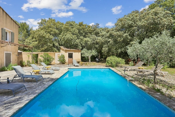 84800 LAGNES - BASTIDE 12 pièces - VUE PANORAMIQUE - CALME - PISCINE