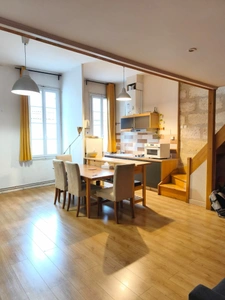 Bordeaux - Meublé 42,5 m² – Disponible immédiatement - Lumineux – Rue calme - Tramway - Bus - Commerces