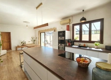 34400 LUNEL - MAISON T4 + APPARTEMENT T2 - 70M² DE TERRASSES ET VERANDA - GARAGE / ATELIER 180M² - CALME - CLIM ET POELE