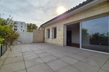 BORDEAUX NANSOUTY - APPARTEMENT FAMILIAL TOTALEMENT RENOVÉ - 4 CHAMBRES - TERRASSE 45 M2 - PARKING - PRESTATIONS HAUT DE GAMME - CALME