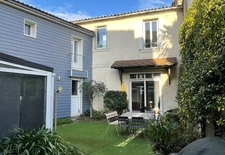CENTRE VILLE - GRANDE MAISON FAMILIALE - JARDIN 100 M² - 4 CHAMBRES (POSS. 5) - CHARME DE L'ANCIEN - LOCAL COMMERCIAL (OU AUTRE)
