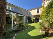 CENTRE VILLE - GRANDE MAISON FAMILIALE - JARDIN 100 M² - 4 CHAMBRES (POSS. 5) - CHARME DE L'ANCIEN - LOCAL COMMERCIAL (OU AUTRE)