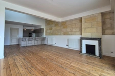 BORDEAUX NANSOUTY - APPARTEMENT FAMILIAL TOTALEMENT RENOVÉ - 4 CHAMBRES - TERRASSE 45 M2 - PARKING - PRESTATIONS HAUT DE GAMME - CALME