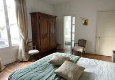 CENTRE VILLE - GRANDE MAISON FAMILIALE - JARDIN 100 M² - 4 CHAMBRES (POSS. 5) - CHARME DE L'ANCIEN - LOCAL COMMERCIAL (OU AUTRE)