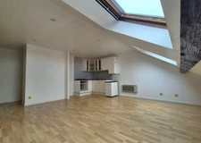 BORDEAUX - DERNIER ÉTAGE - 60,2 M² AU SOL - AUCUN VIS-A-VIS - FAIBLES CHARGES