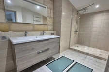 BORDEAUX NANSOUTY - APPARTEMENT FAMILIAL TOTALEMENT RENOVÉ - 4 CHAMBRES - TERRASSE 45 M2 - PARKING - PRESTATIONS HAUT DE GAMME - CALME