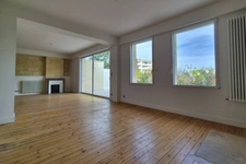 BORDEAUX NANSOUTY - APPARTEMENT FAMILIAL TOTALEMENT RENOVÉ - 4 CHAMBRES - TERRASSE 45 M2 - PARKING - PRESTATIONS HAUT DE GAMME - CALME