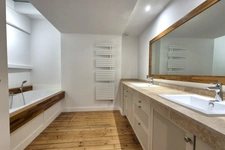 BORDEAUX NANSOUTY - APPARTEMENT FAMILIAL TOTALEMENT RENOVÉ - 4 CHAMBRES - TERRASSE 45 M2 - PARKING - PRESTATIONS HAUT DE GAMME - CALME