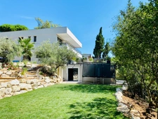 Maison comptenporaine de plus de 330m2 à VILLENEUVE LES AVIGNON (30)