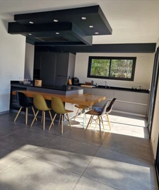 Maison comptenporaine de plus de 330m2 à VILLENEUVE LES AVIGNON (30)