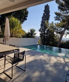 Maison comptenporaine de plus de 330m2 à VILLENEUVE LES AVIGNON (30)