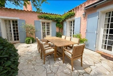 Charming single-storey house in Aix/Puyricard with 4 bedrooms on a wooded and enclosed plot of nearly 2,000 m²