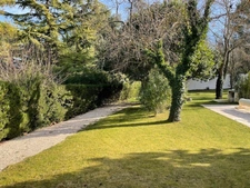 Dpt Bouches du Rhône (13), à vendre AIX EN PROVENCE maison de plain pied de 125 m² agrandissable sur 2000m2 avec piscine pool house et  garage