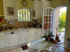 Aix en Provence village de Puyricard maison familiale très soignée et commodités à pied