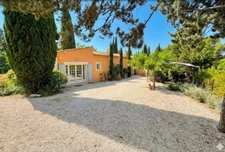 Maison Aix/Puyricard maison de charme de plain pied avec 4 chambres sur un terrain arboré et clos de près de 2 000 m²
