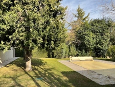 Dpt Bouches du Rhône (13), à vendre AIX EN PROVENCE maison de plain pied de 125 m² agrandissable sur 2000m2 avec piscine pool house et  garage