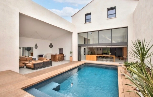 Maison à vendre 6 pièces AIX EN PROVENCE (13) maison contemporaine au style unique 