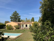  AIX EN PROVENCE  proche centre ville maison de plain pied  de 190m2 sur un terrain plat de plus de 2200 m2 avec piscine 
