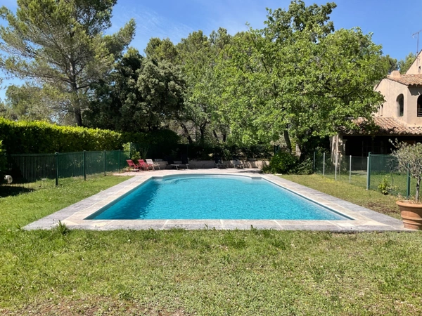 Proprieté  à 20 mns d'Aix en Provence 380m2 habitables