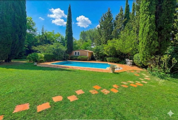 Maison Aix/Puyricard maison de charme de plain pied avec 4 chambres sur un terrain arboré et clos de près de 2 000 m²