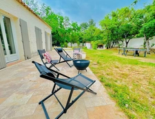 Dpt Bouches du Rhône (13), à vendre AIX EN PROVENCE maison de plain pied de 125 m² agrandissable sur 2000m2 avec piscine pool house et  garage