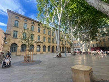 Centre ville d’Aix en Provence appartement de 64 m² T2/T3 rénové à deux pas du Palais de Justice