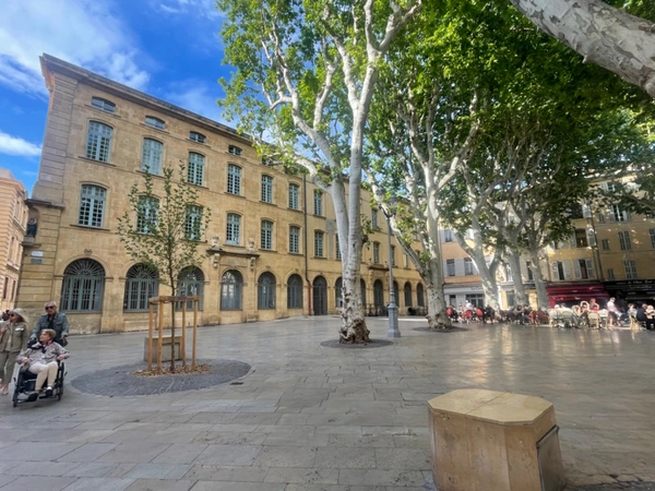 Centre ville d’Aix en Provence appartement de 64 m² T2/T3 rénové à deux pas du Palais de Justice