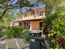 Proprieté  à 20 mns d'Aix en Provence sur la commune de Rognes  380m2 avec 8 chambres 