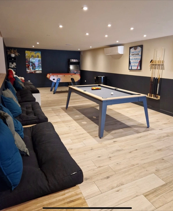 Maison comptenporaine de plus de 330m2 à VILLENEUVE LES AVIGNON (30)