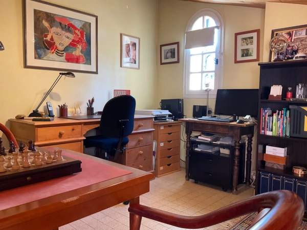 Aix en Provence village de Puyricard maison familiale très soignée et commodités à pied