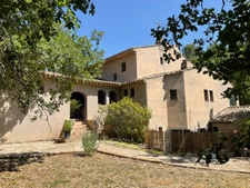 Proprieté  à 20 mns d'Aix en Provence sur la commune de Rognes  380m2 avec 8 chambres 
