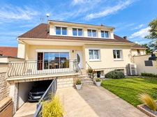 LE MALESHERBOIS (45) - Maison familiale de 198m² - 8 pièces - 6 chambres – Sous-sol total – DPE B 