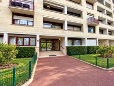 APPARTEMENT T3 - LE PECQ (78230) - BALCON - PARKING - CAVE - PROCHE COMMERCES ET ECOLES - VUE DÉGAGÉE