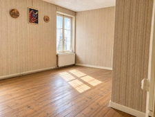 Maison de ville avec 2 appartements, grenier aménageable et petit extérieur – Aubusson (23200)
