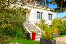 Chambray-lès-Tours – Maison clé en main : 4 ch + espace modulable - sous-sol aménagé - double garage -jardin piscinable