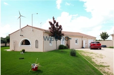 16200 COURBILLAC - MAISON PLAIN-PIED – 2006 – 103 M² – 3 CHAMBRES – VÉRANDA – TERRAIN 1355 M² – CLÔTURÉ ET ARBORÉ – PANNEAUX PHOTOVOLTAÏQUES – GARAGE – PARKINGS