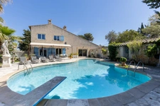 - CHATEAUNEUF LES MARTIGUES (13) - MAISON DE PRESTIGE - T10 - 3 SUITES PARENTALES + 3 CHAMBRES - PISCINE -TERRASSE - PARKING - CAVE 