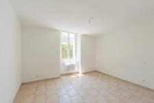 CLERMONT-L’HÉRAULT (34800) – APPARTEMENT 3 PIÈCES – 2 CHAMBRES – SÉJOUR 25M² – EXPOSITION OUEST – DPE B