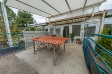 34230 LE POUGET – MAISON INDIVIDUELLE – 10 PIECES – LUMINEUSE – TERRASSES, VERANDAS et JARDIN – GARAGE – REVENUS LOCATIFS