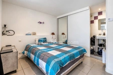 PLAISSAN (34230) – ENSEMBLE IMMOBILIER – 5 APPARTEMENTS – TERRAIN 1 055 M² – PISCINE – POTENTIEL LOCATIF