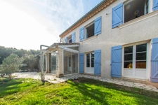 PARDAILHAN – MAISON FAMILIALE – 5 PIÈCES – PISCINE – VÉRANDA – TERRAIN CLOS 4973M² – PANNEAUX SOLAIRES – CALME – CLIMATISATION – CHAUFFAGE BOIS