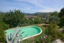 LIMOUX (11300) – MAISON D’ARCHITECTE – 5 PIÈCES – VUE PANORAMIQUE – PISCINE – GARAGE – GRAND TERRAIN CLÔTURÉ